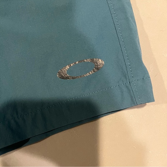 Oakley Men's Teal Hybrid Shorts - Picture 2 of 6